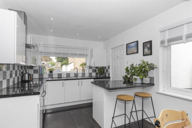 Kitchen 2.jpg