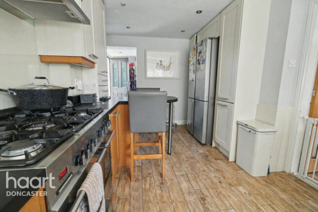 5 bed Semi-Detached for sale Image 9