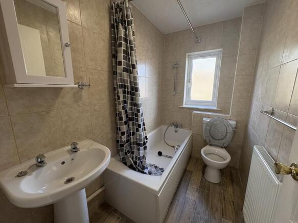 2 bed Detached to rent Image 6