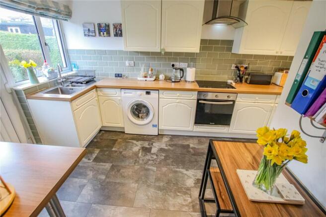 Kitchen/B'fast Room