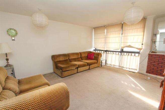 Lounge 1.jpg