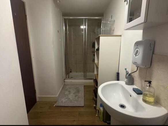 1 bed Apartment to rent Image 4