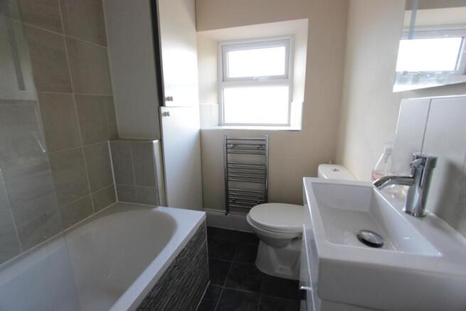 3 bed House to rent Image 6