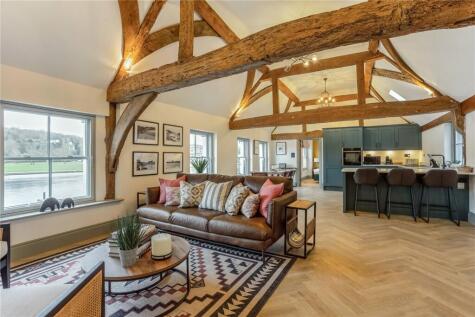Thameside, Henley-on-Thames, Oxfordshire, RG9