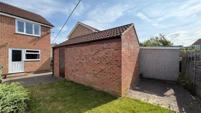2 bed Semi-Detached for sale Image 11