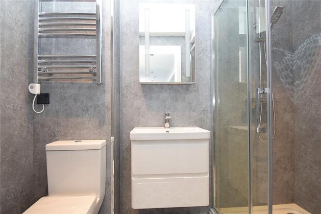 2 bed Penthouse to rent Image 10