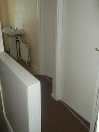 2 bed Terraced to rent Image 6