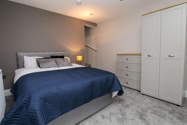 4 bed House to rent Image 7
