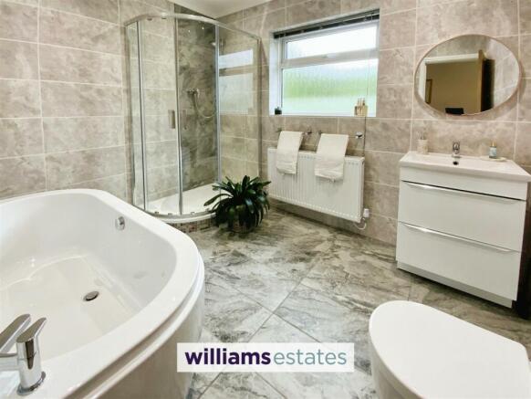 luxury bathroom