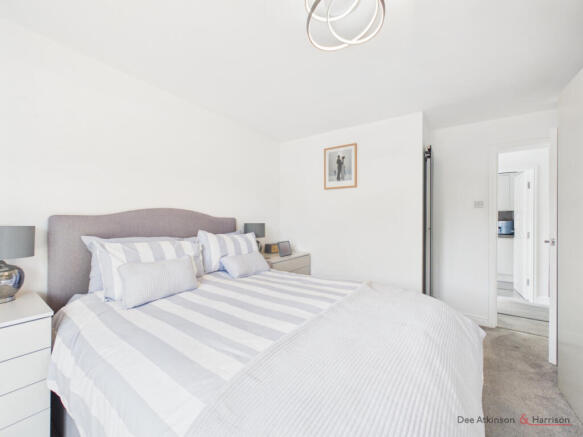 2 bed Flat for sale Image 7