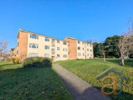 39, Warren Court, Southport PR8 2DE