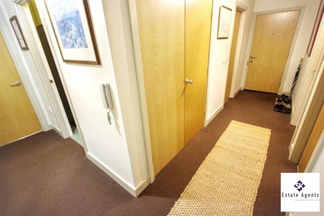 3 bed Flat for sale Image 5
