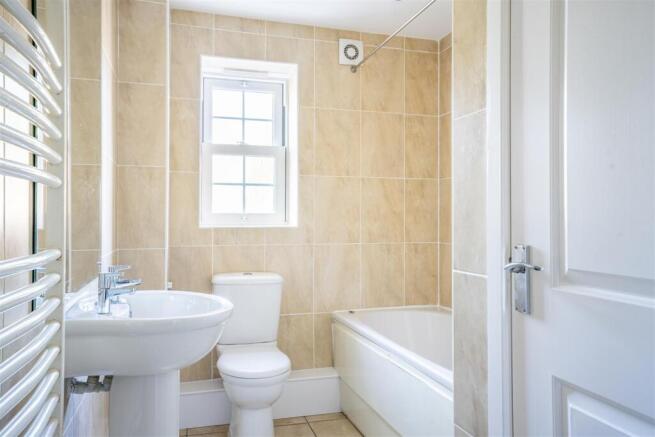 2 bed Apartment to rent Image 10
