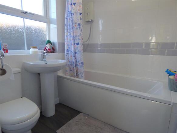 FAMILY BATHROOM
