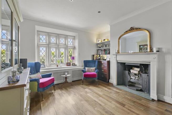 5 bed Detached for sale Image 11