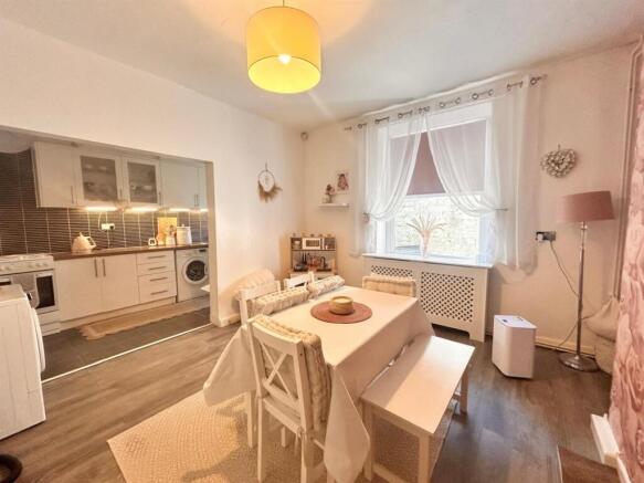 2 bed House for sale Image 7