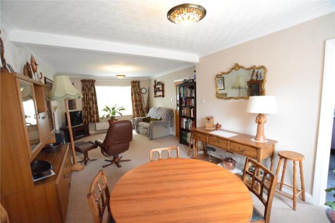 Lounge/Dining Area