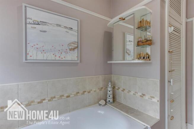 FAMILY BATHROOM: