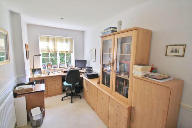 Bedroom / Study 