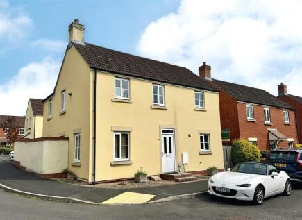 Walnut Place, Ilminster