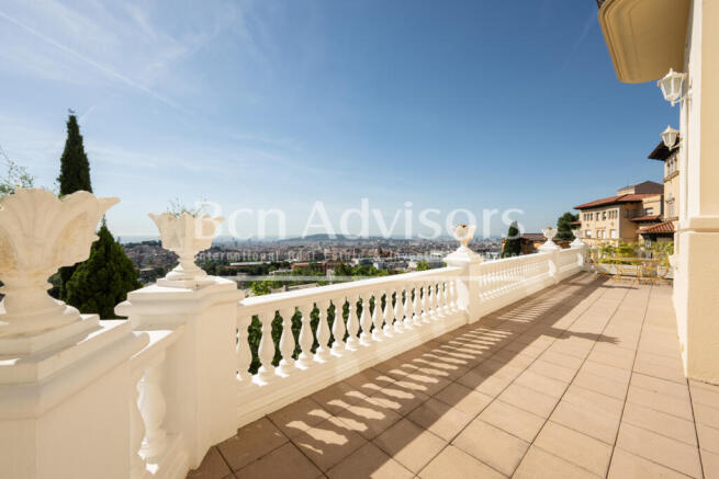 Espectacular-villa-modernista-catalogada-con-vi...