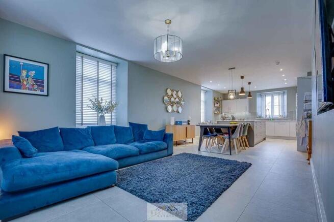 4 bed Semi-Detached for sale Image 7