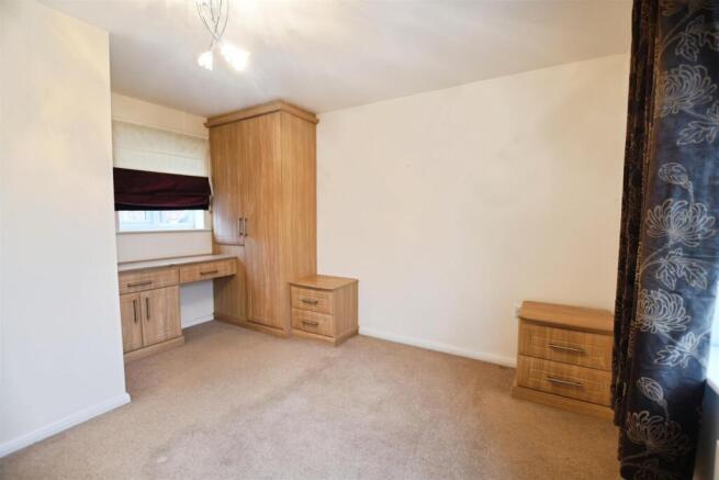 4 bed Detached for sale Image 9