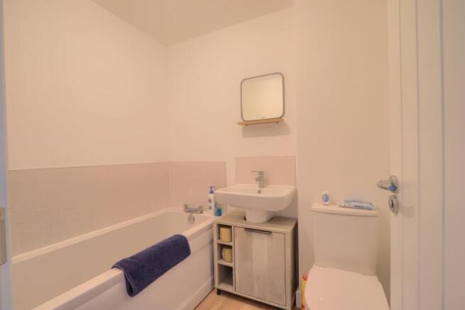 3 bed Semi-Detached for sale Image 10