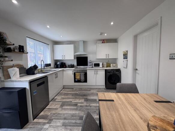 3 bed Town House for sale Image 4