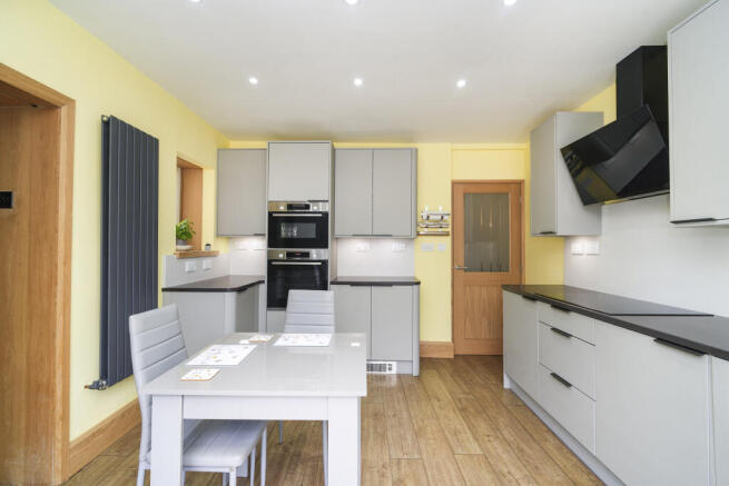 4 bed Semi-Detached for sale Image 10