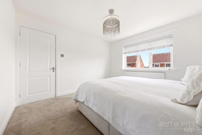 4 bed Detached for sale Image 12