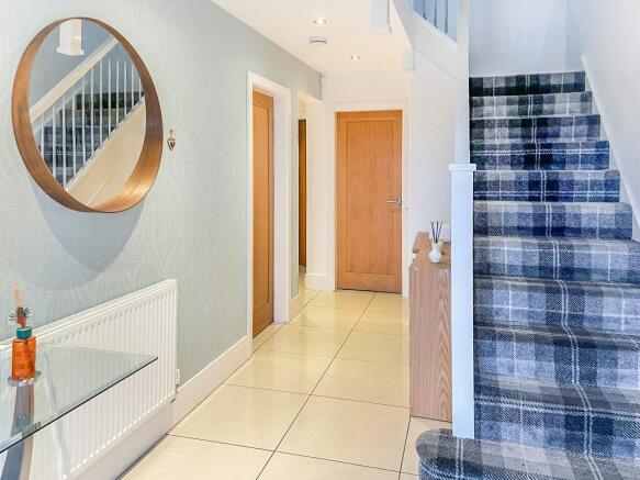 5 bed Detached for sale Image 4