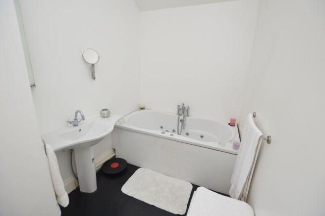 Family Bathroom1