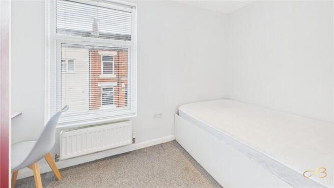 4 bed House to rent Image 5