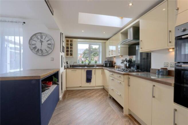 3 bed Semi-Detached for sale Image 8