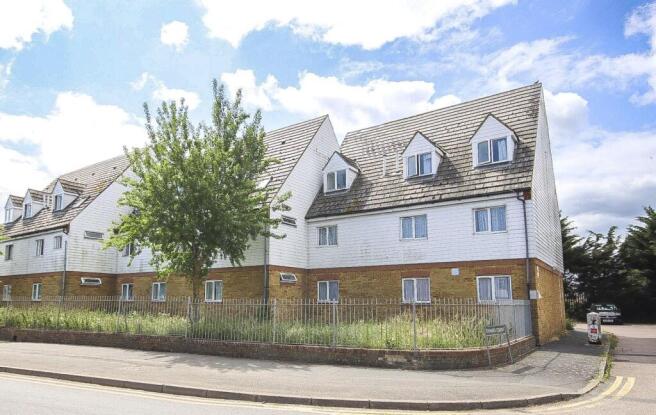 Modern Two-Bedroom Flat Close to the Seafront