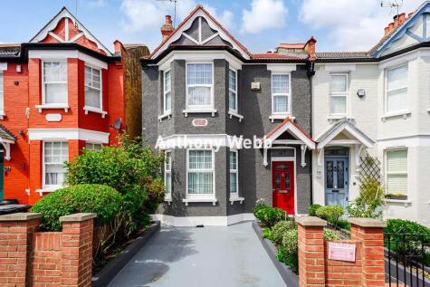 Hoppers Road, Winchmore Hill, N21