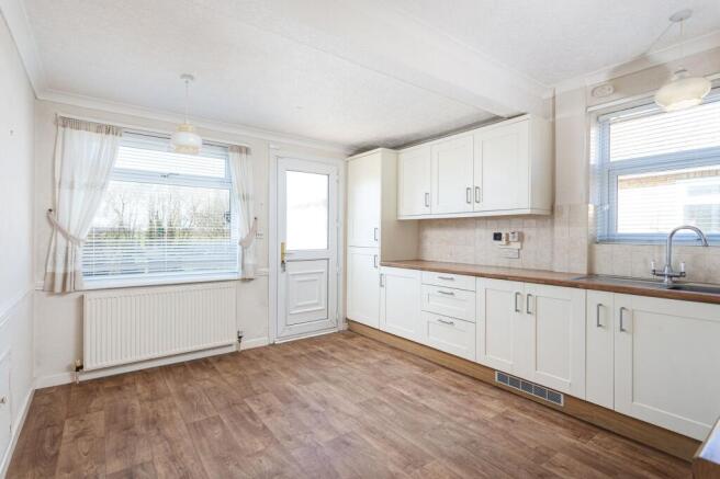 2 bed Semi-Detached Bungalow for sale Image 6