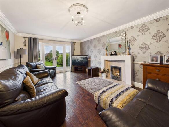 4 bed Detached for sale Image 7
