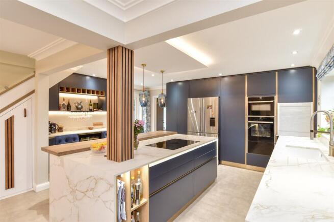 Kitchen/ Dining Area