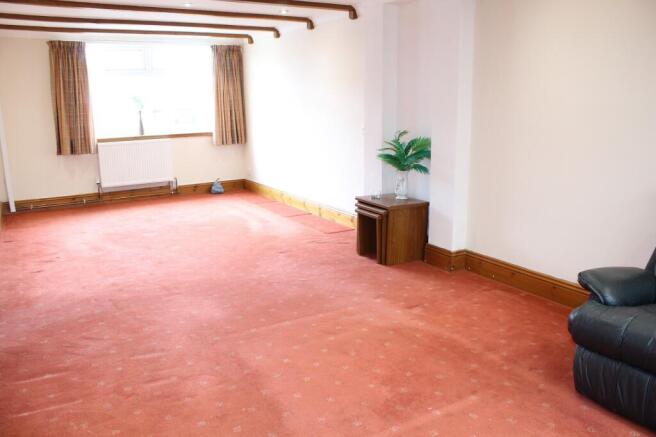 Lounge / Dining Room Picture 2