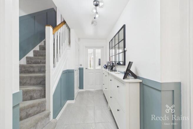 4 bed Detached for sale Image 3