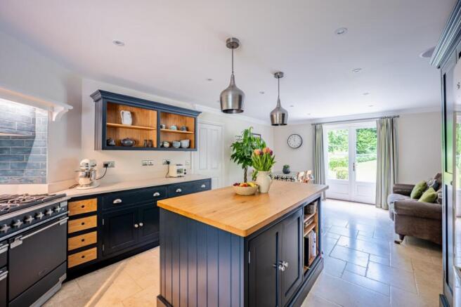 Kitchen/B'fast Room