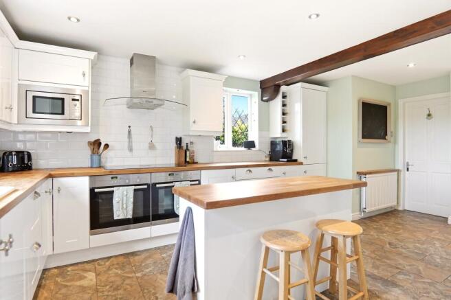 4 bed Detached for sale Image 6