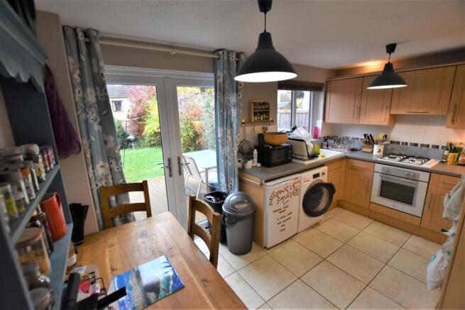 11 Byron Close - kitchen 2.JPG