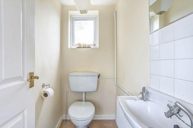 GUEST CLOAKROOM