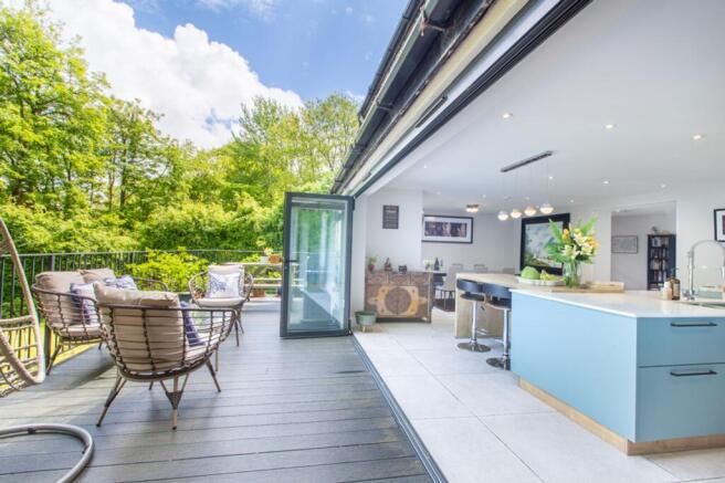 4 bed Detached for sale Image 9