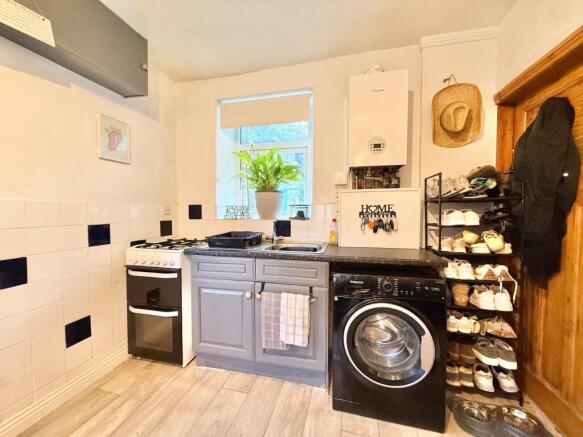 2 bed End of Terrace to rent Image 6
