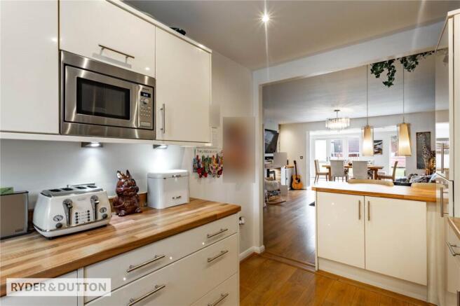 4 bed Detached for sale Image 4