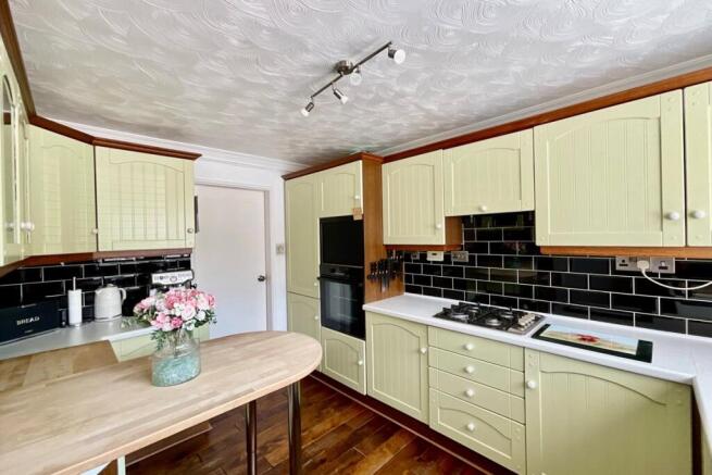 4 bed Detached for sale Image 7